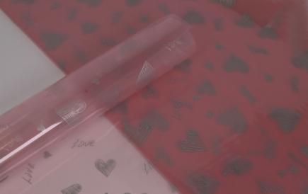 Folija lapais skaidri su širdelėmis